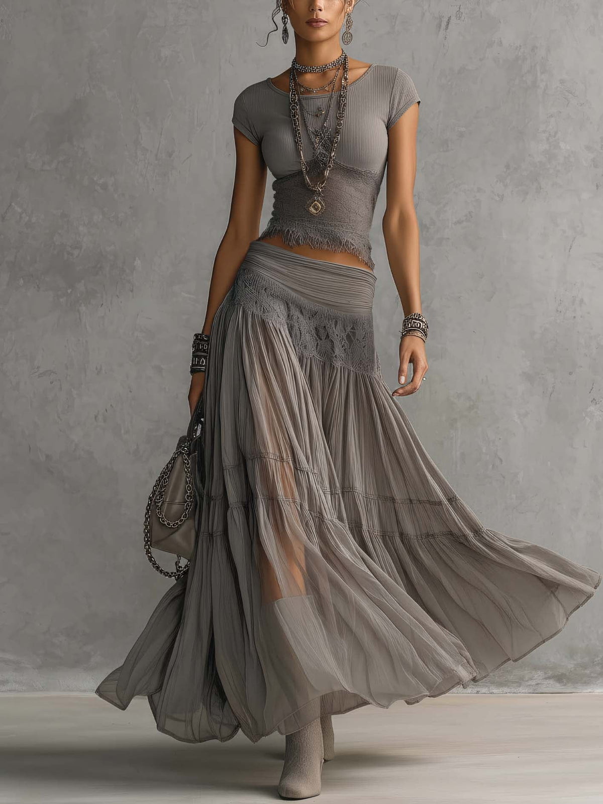 Carolina | Top gris de encaje transparente con paneles y conjunto de falda maxi plisada