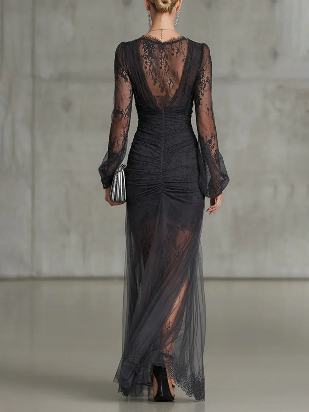 Purificación | Vestido largo tipo maxi de encaje gris oscuro con mangas largas y abertura