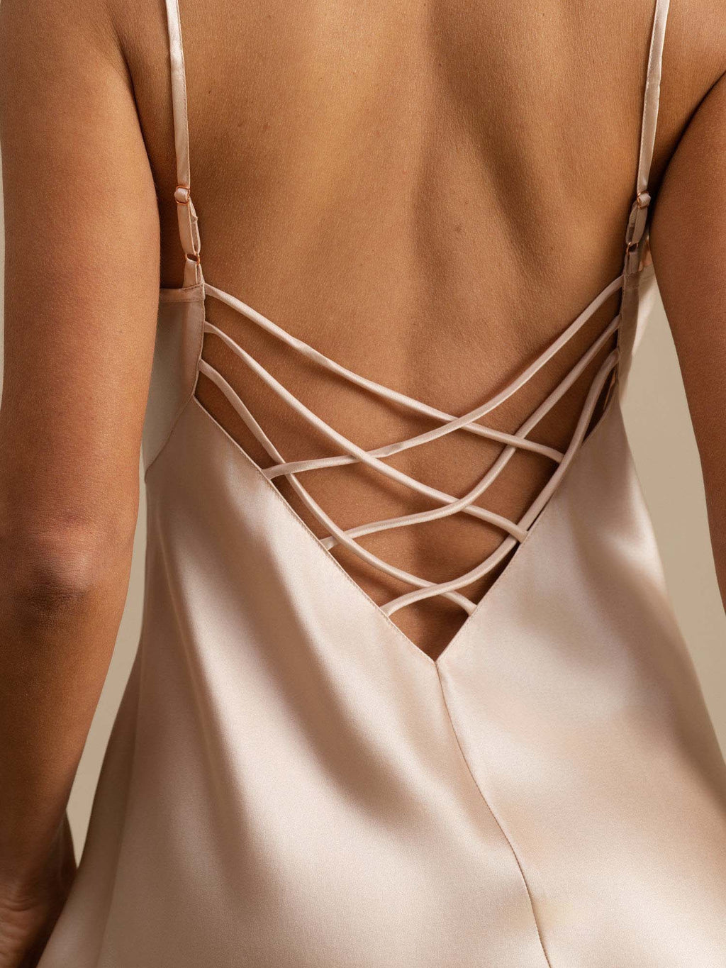 Mafalda | Vestido camisón tipo slip de seda pura con espalda cruzada