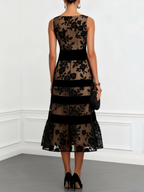 Matilda | Vestido midi sin mangas, de corte en A, de red negra con flores