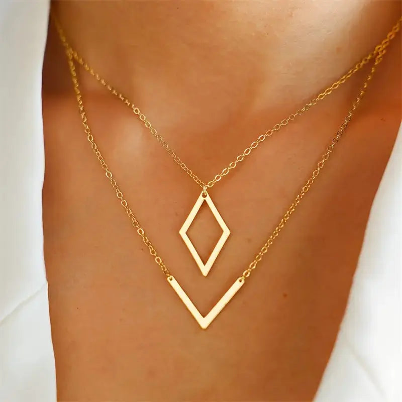 Jindřiška | Elegantní náhrdelník s geometrickým přívěskem ve tvaru V