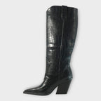 Sandra | Kozačky s Krokodýlím Vzorem na Podpatku