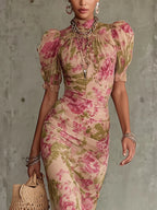 Vestido largo con estampado rosa vintage y mangas abullonadas (accesorios no incluidos)