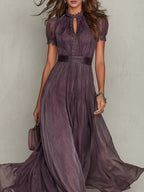 Gloria | Vestido largo de gasa con cuello abierto en color morado