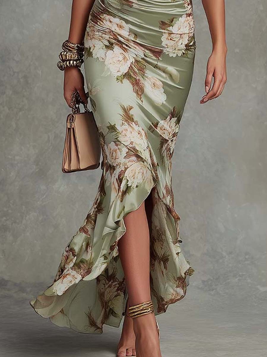 Marisa | Vestido largo asimétrico de satén verde con estampado floral, mangas acampanadas con volantes y escote en V
