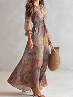 Paola | Vestido largo de gasa con estampado de paisley y escote en V