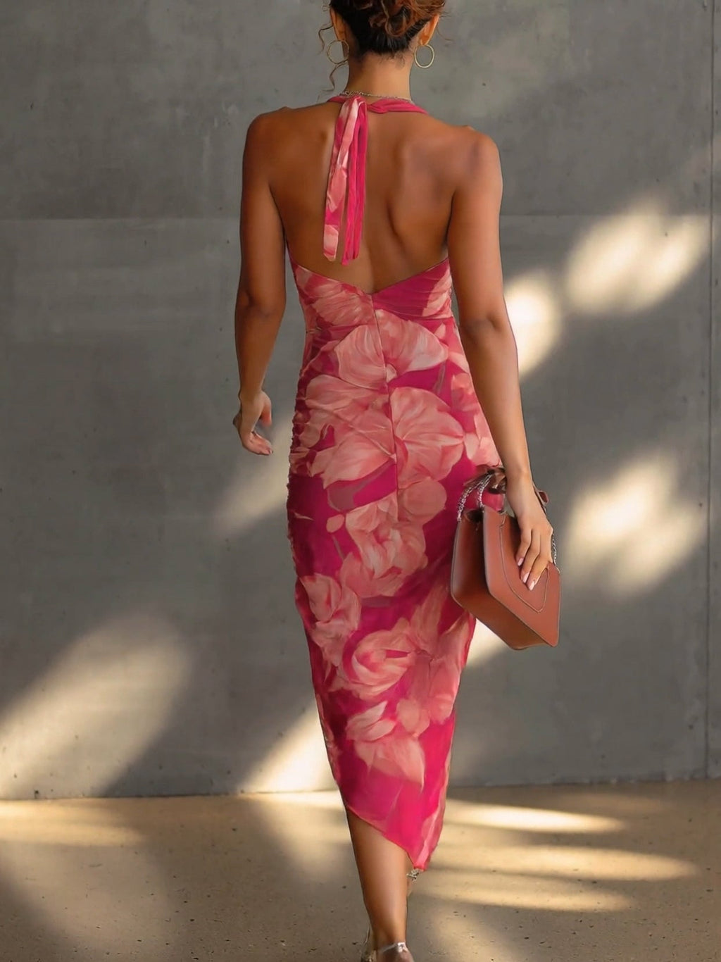 Rosa | Vestido ajustado sin mangas con estampado floral fucsia