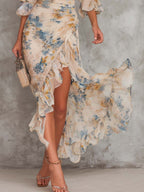 Rita | Vestido largo de gasa asimétrico con estampado floral y cuello alto, color beige