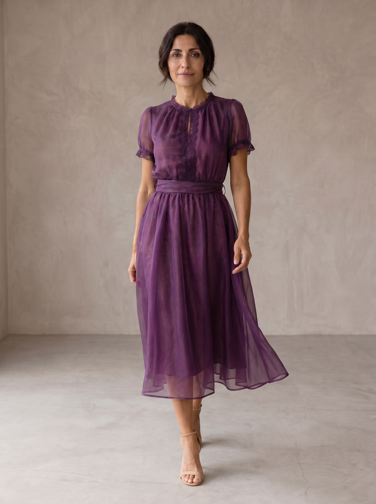 Florencia | Vestido largo con escote en forma de gota y ribete de encaje de gasa