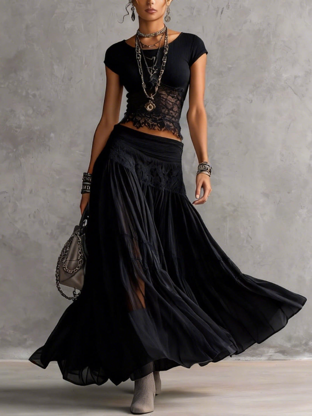 Francesca | Top de encaje negro transparente y falda maxi plisada